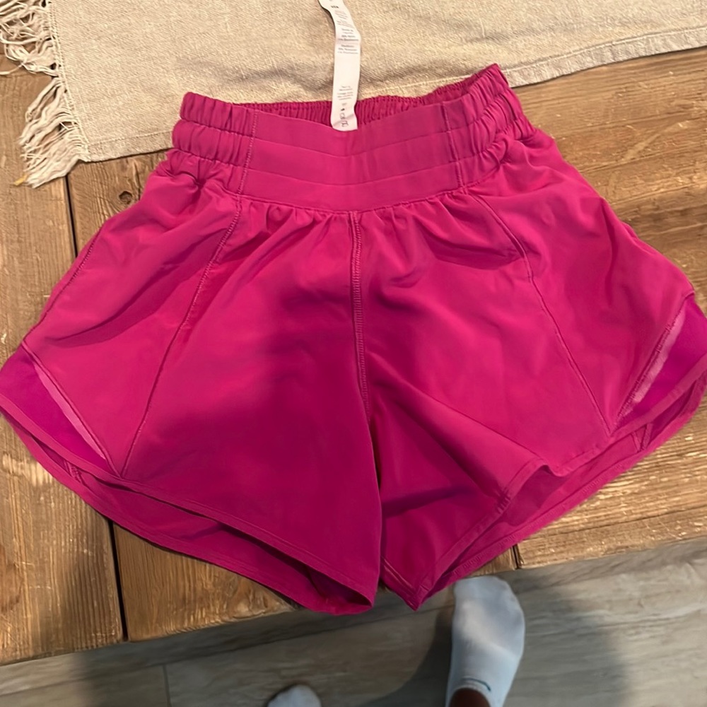Lululemon Hottie Hot- rippen raspberry color - size 0